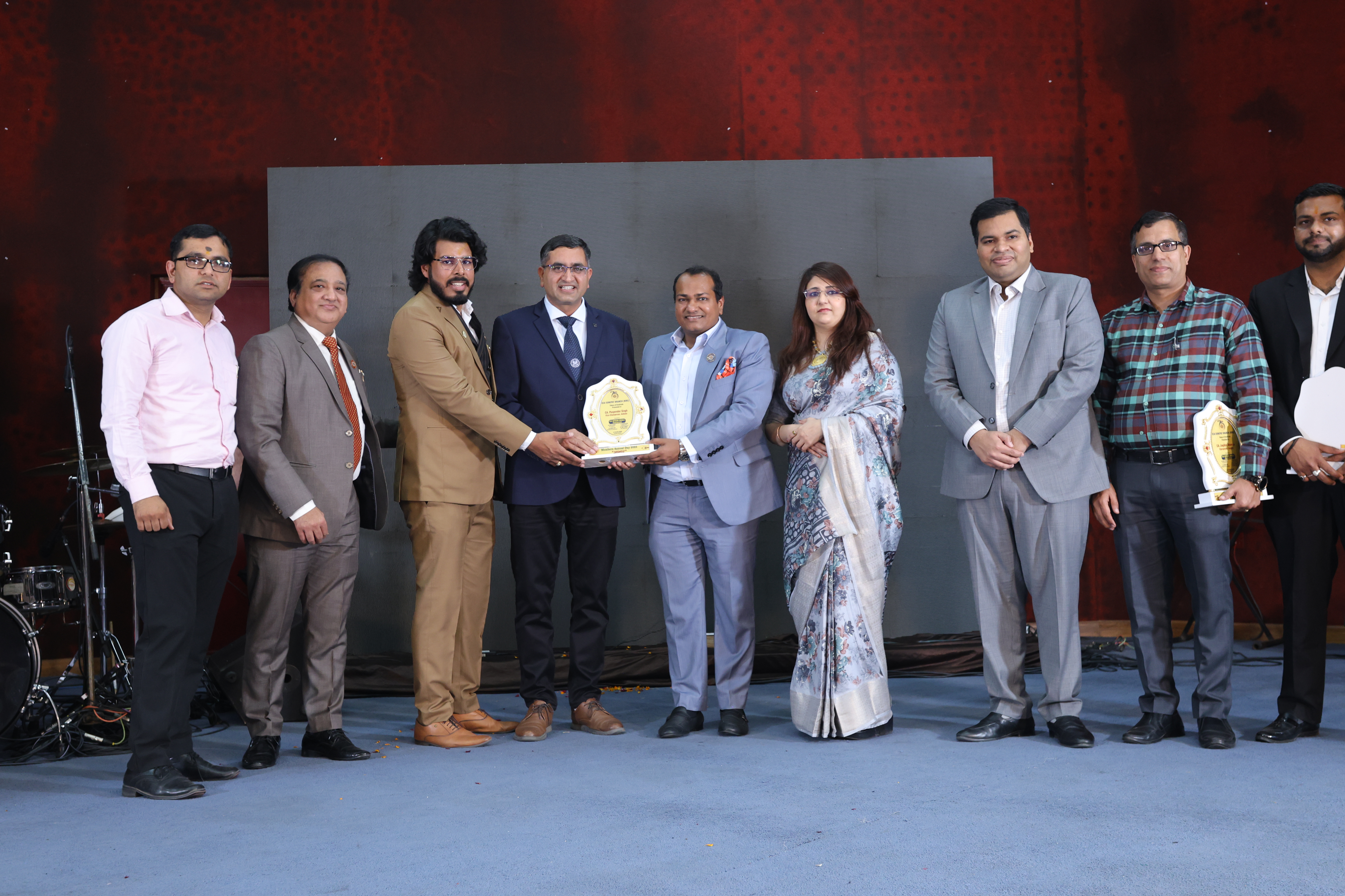 CA Paramjeet Singh awarded by CA Abhinav Agarwal, Chairman NIRC (2024-25)
